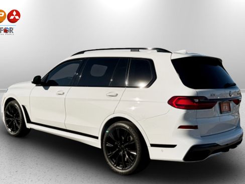 Used 2022 BMW X7 M50i image 3