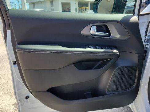 New 2026 Chrysler Voyager LX image 14