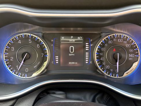 Used 2015 Chrysler 200 Limited image 39