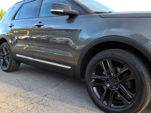 Used 2017 Ford Explorer XLT w/ Equipment Group 202A AWD/4WD image 19