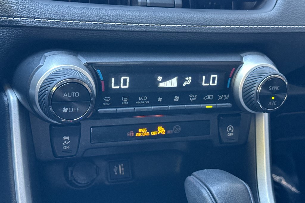 Used 2025 Toyota RAV4 XLE AWD/4WD image 25