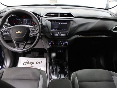 Used 2022 Chevrolet TrailBlazer LT AWD/4WD image 2