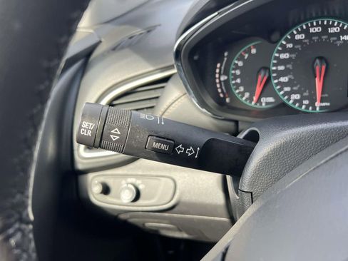 Used 2021 Chevrolet Trax LT w/ LT Convenience Package AWD/4WD image 24