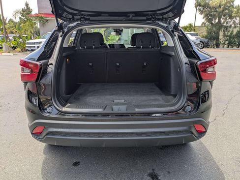 Used 2025 Chevrolet Trax LS FWD image 30
