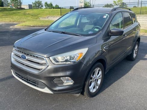 Used 2017 Ford Escape SE w/ Equipment Group 201A AWD/4WD image 2