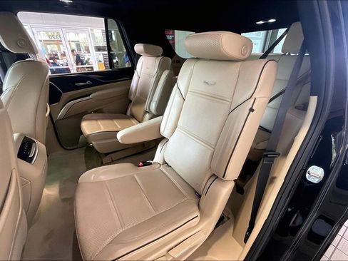 Used 2024 Cadillac Escalade Premium Luxury RWD image 14
