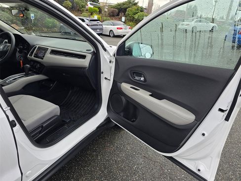 Used 2022 Honda HR-V LX image 10