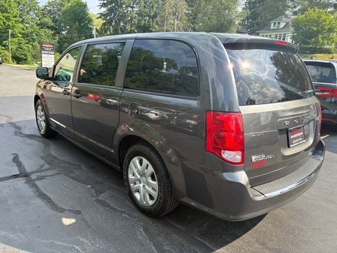 Used 2019 Dodge Grand Caravan SE FWD image 9