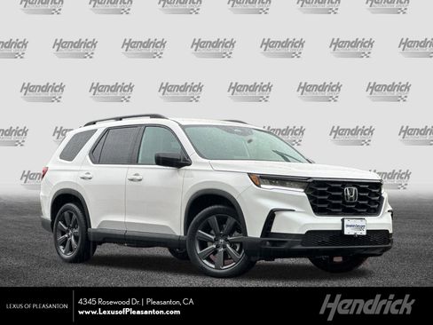 Used 2025 Honda Pilot Sport image 1