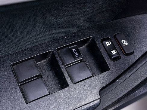 Used 2018 Toyota Corolla LE w/ Carpet Mat Package (TMS) image 11