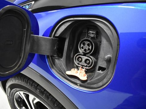 Used 2017 Chevrolet Bolt Premier w/ Driver Confidence II Package FWD image 41