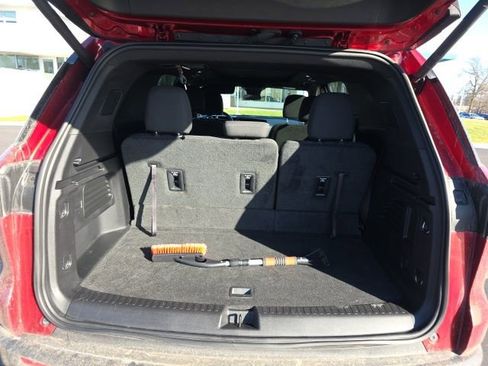 Used 2024 Chevrolet Traverse LT w/ Midnight/Sport Edition image 9