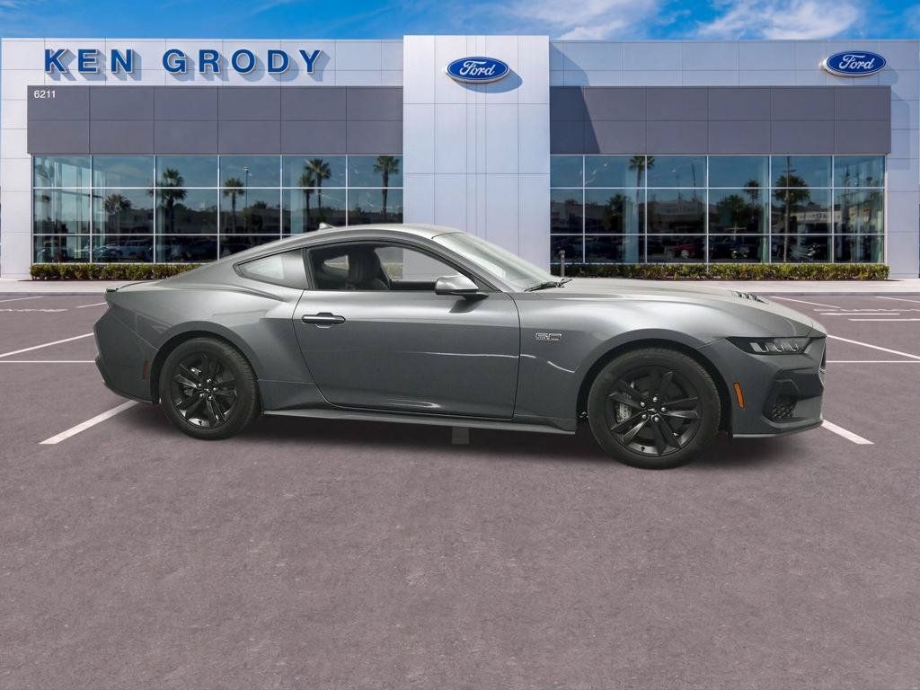 Used 2025 Ford Mustang GT RWD image 5