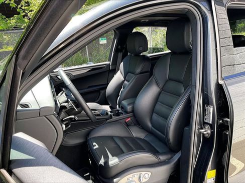 Certified 2026 Porsche Macan AWD/4WD image 5