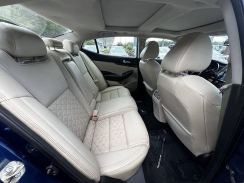 Used 2016 Nissan Maxima Platinum FWD image 11