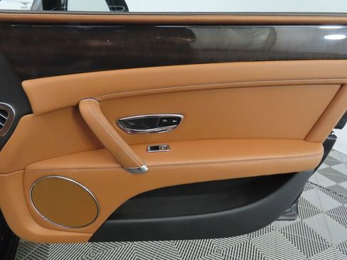 Used 2018 Bentley Flying Spur V8 image 25