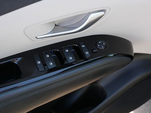 Certified 2023 Hyundai Tucson Limited w/ Cargo Package image 19