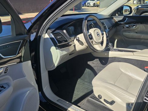 Used 2017 Volvo XC90 T6 Momentum w/ Vision Package image 24