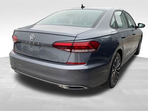 Used 2022 Volkswagen Passat 2.0T image 3
