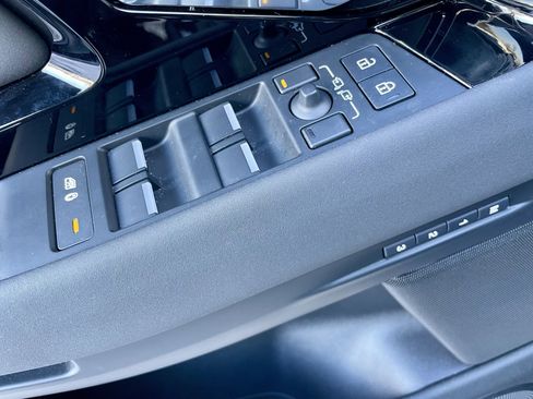 Certified 2025 Land Rover Range Rover Evoque S image 11