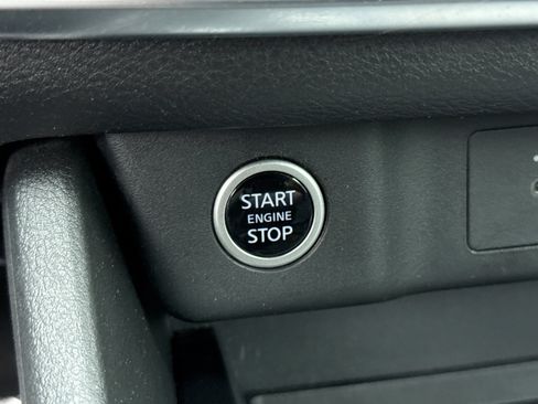 Used 2023 Nissan Rogue S AWD/4WD image 19