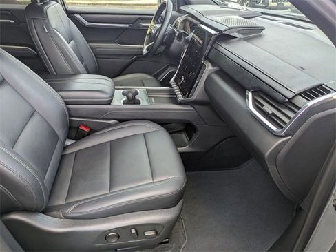 Used 2024 GMC Acadia Elevation image 29