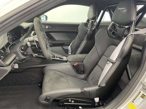 Certified 2025 Porsche 911 GT3 RS RWD image 5