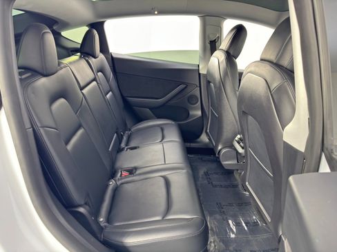 Used 2021 Tesla Model Y Long Range image 40