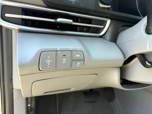 Certified 2023 Hyundai Elantra SE FWD image 25