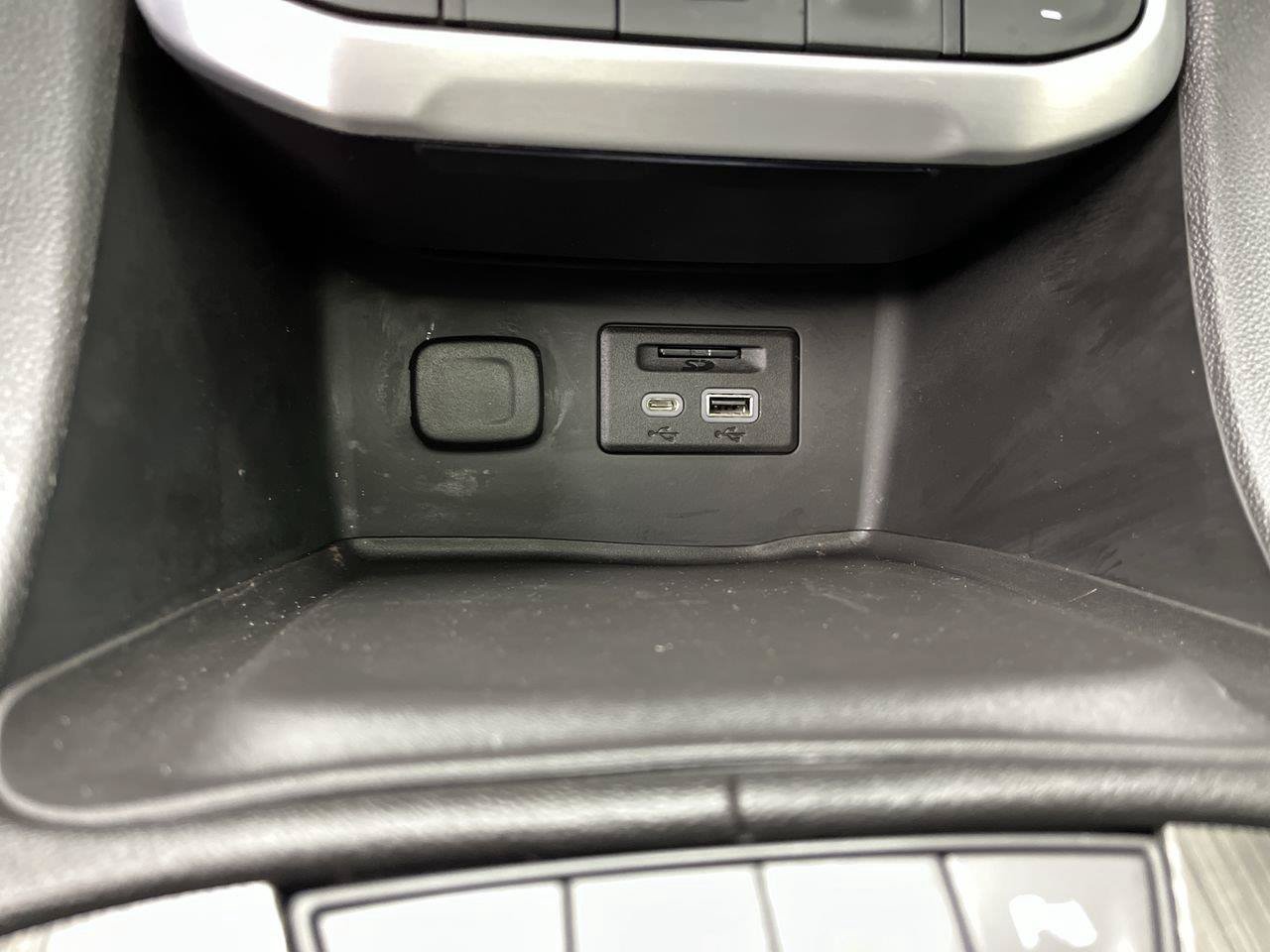 Certified 2022 GMC Acadia SLT w/ Elevation Edition AWD/4WD image 28