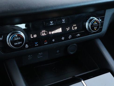 Used 2023 Mitsubishi Outlander SEL image 16