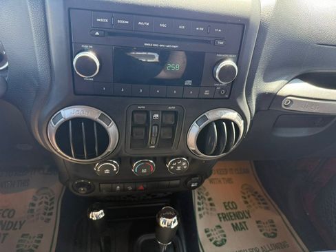 Used 2013 Jeep Wrangler Unlimited Sport AWD/4WD image 15