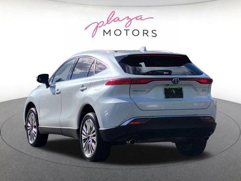 Used 2024 Toyota Venza XLE AWD/4WD image 7