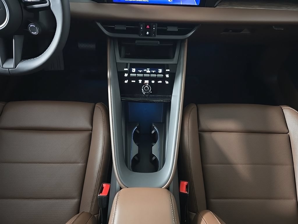 Certified 2026 Porsche Macan 4 Electric AWD/4WD image 24