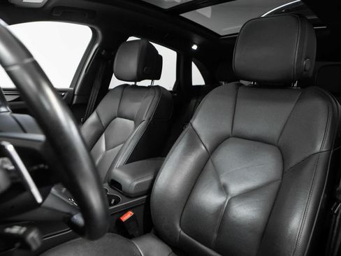 Certified 2023 Porsche Macan AWD/4WD image 5