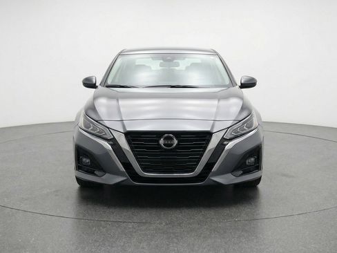 Used 2025 Nissan Altima 2.5 SV image 2