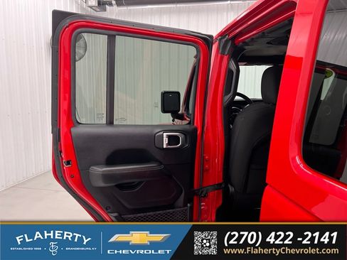 Used 2018 Jeep Wrangler Unlimited Sahara AWD/4WD image 10