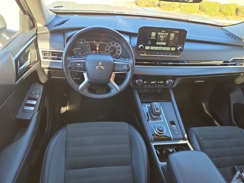 Used 2024 Mitsubishi Outlander SE image 7