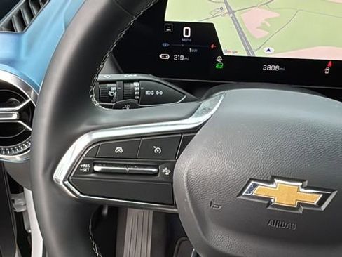 Certified 2025 Chevrolet Equinox EV LT w/ Convenience Package image 22