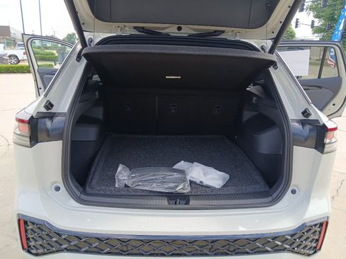 New 2026 Volkswagen Tiguan SEL R-Line AWD/4WD image 24