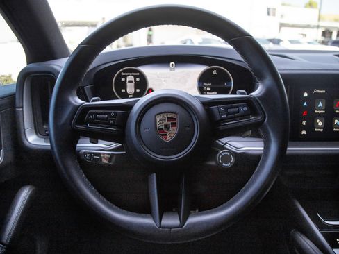 Certified 2024 Porsche Cayenne S AWD/4WD image 8