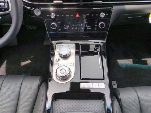 Certified 2025 Genesis G80 2.5T image 17