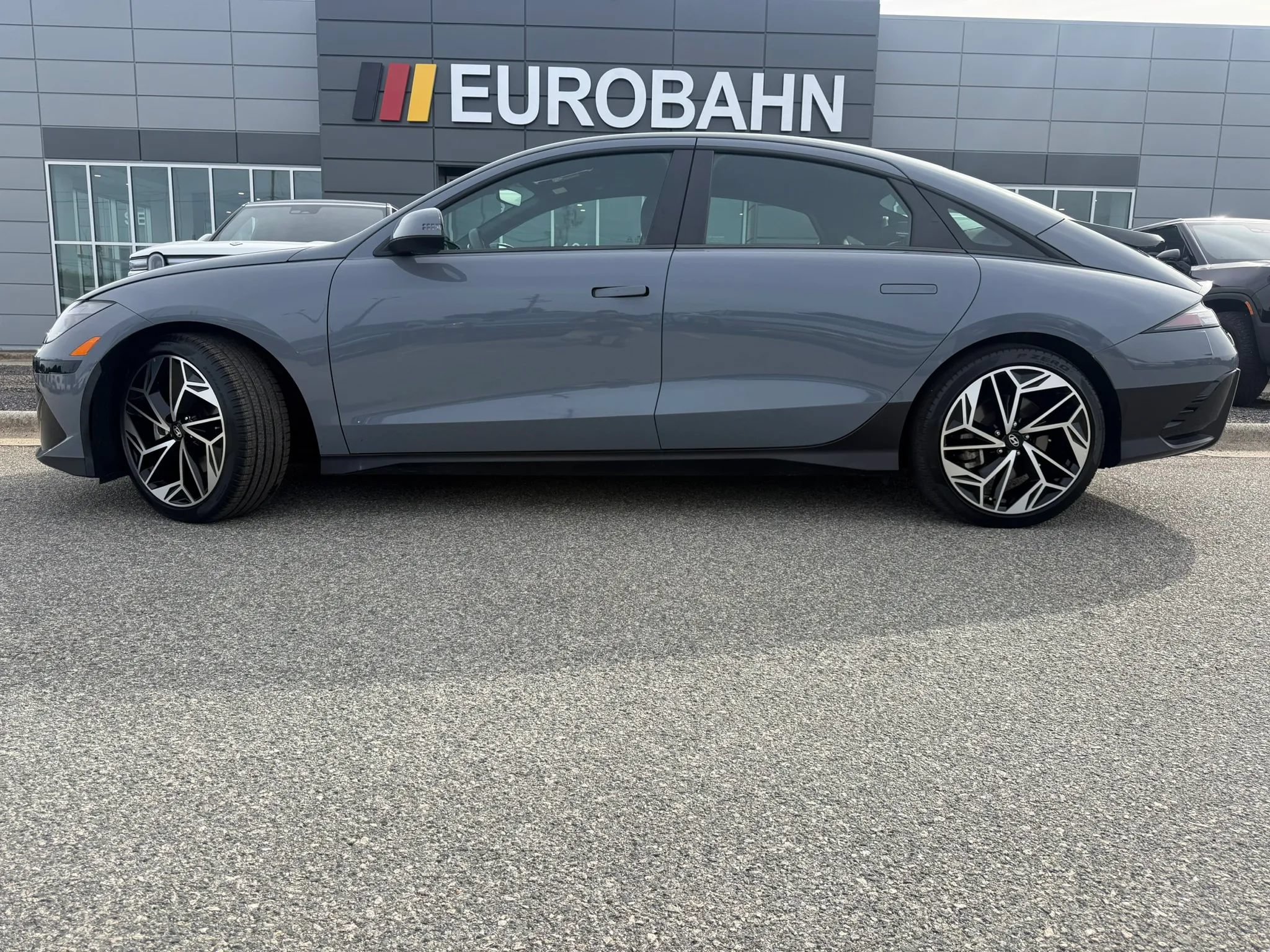 Used 2023 Hyundai Ioniq 6 SEL AWD/4WD image 2