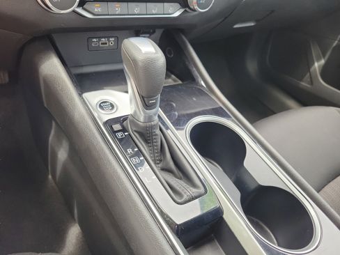 Used 2024 Nissan Altima 2.5 SV FWD image 30