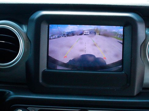 Used 2020 Jeep Wrangler Unlimited Sahara AWD/4WD image 26