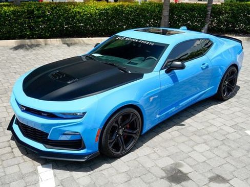 Used 2022 Chevrolet Camaro SS RWD image 10