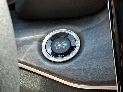Certified 2023 Jeep Grand Cherokee L Limited w/ Luxury Tech Group II AWD/4WD image 29