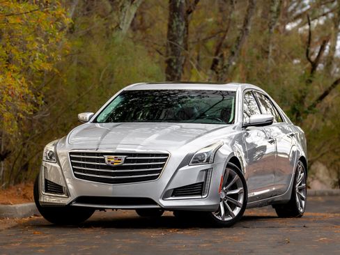 Used 2019 Cadillac CTS Luxury image 2
