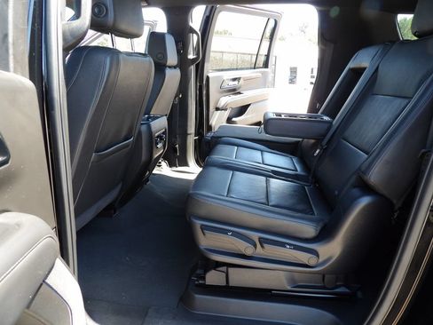 Used 2025 Chevrolet Suburban Z71 AWD/4WD image 10