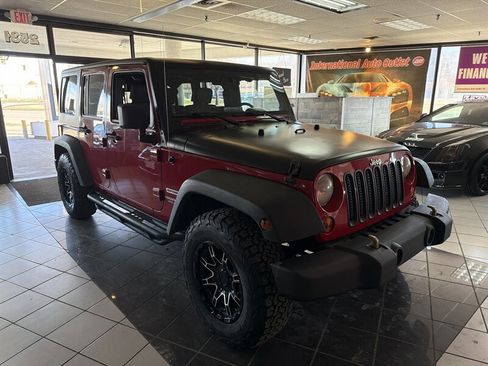 Used 2010 Jeep Wrangler Unlimited Sport image 4